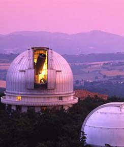 Coupoles de l'Observatoire de Haute-Provence à Saint-Michel l'Observatoire