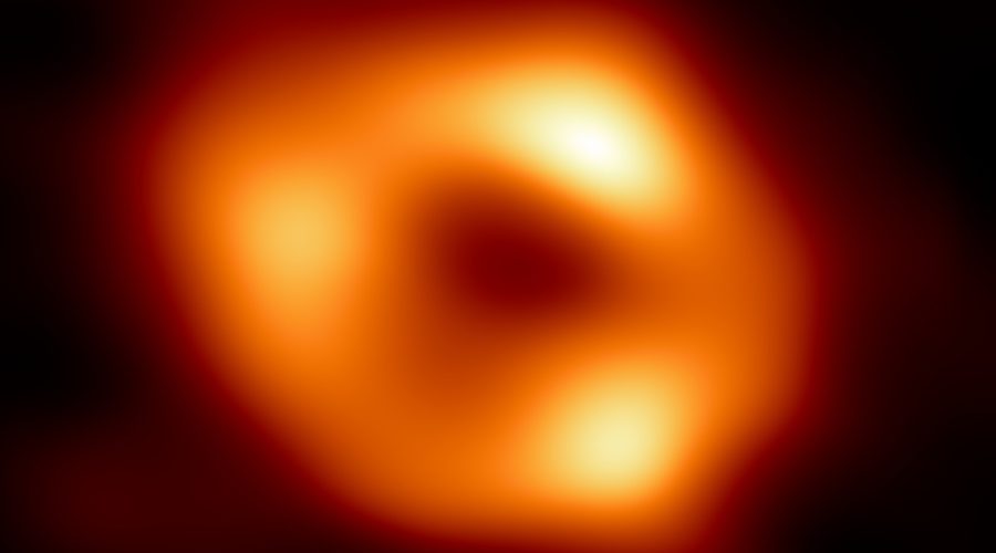 Vue de Sagittaire A* en lumière polarisée, par Event Horizon Telescope (2022).